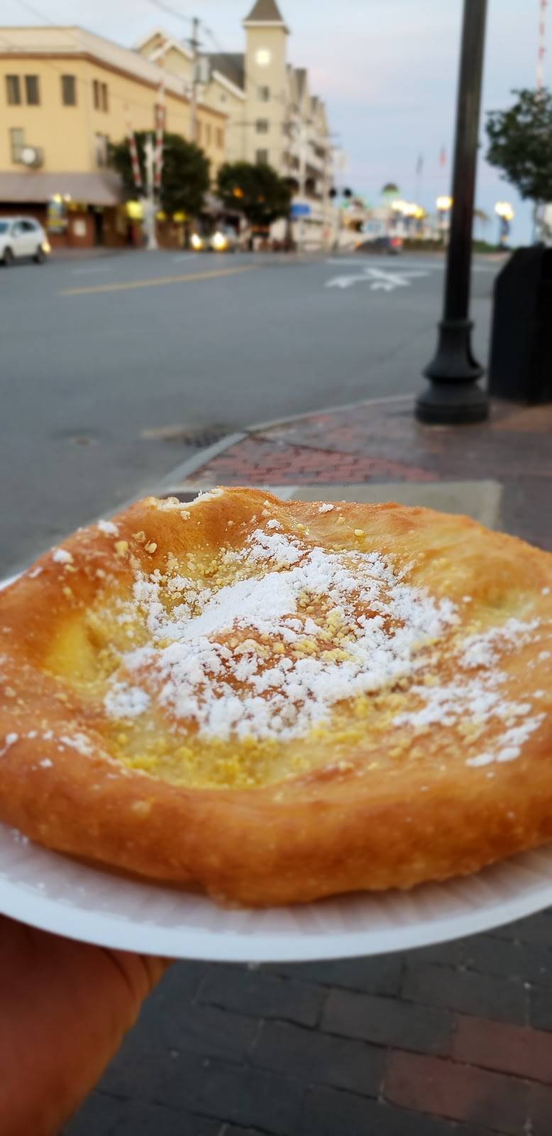 Lisas Pizza | restaurant | 17 Old Orchard St, Old Orchard Beach, ME 04064, USA | 2079347655 OR +1 207-934-7655