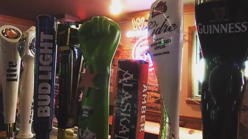 Fourth Lake Resort Bar & Grill | restaurant | 36670 N Corona Dr, Lake Villa, IL 60046, USA | 8473563007 OR +1 847-356-3007