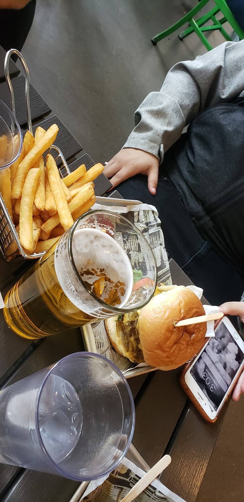 Wahlburgers | restaurant | Mall of America, 234 North Garden, Bloomington, MN 55425, USA | 9528541655 OR +1 952-854-1655