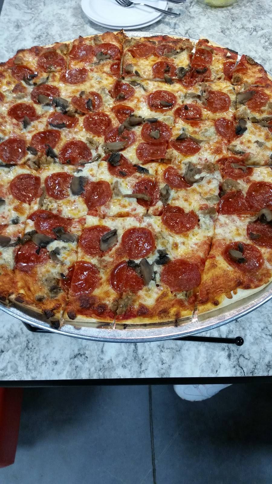 Gillios Pizza | restaurant | 167 E Shawnee Ave, Shawneetown, IL 62984, USA | 6182694351 OR +1 618-269-4351