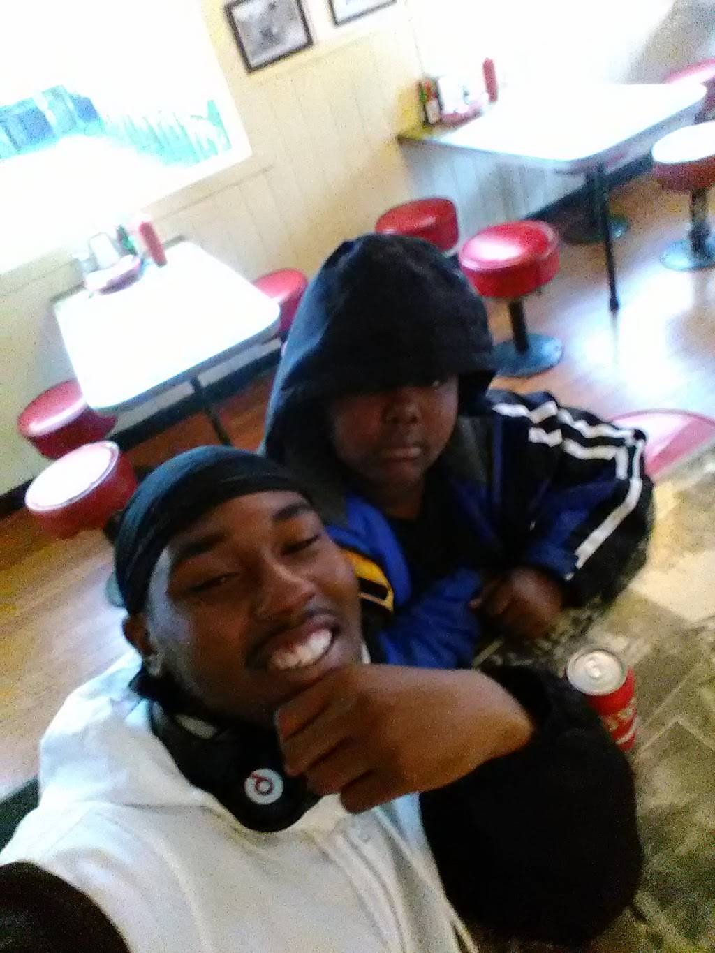 Hi Dive Bar | restaurant | 501 The Embarcadero, San Francisco, CA 94105, USA | 4159770170 OR +1 415-977-0170