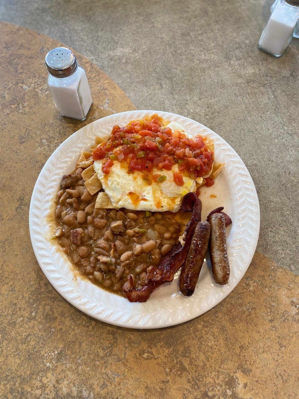 Guanaquitas 2 (El Salvadorean) | restaurant | 5107 Detroit Ave, Cleveland, OH 44102, USA | 2163312542 OR +1 216-331-2542