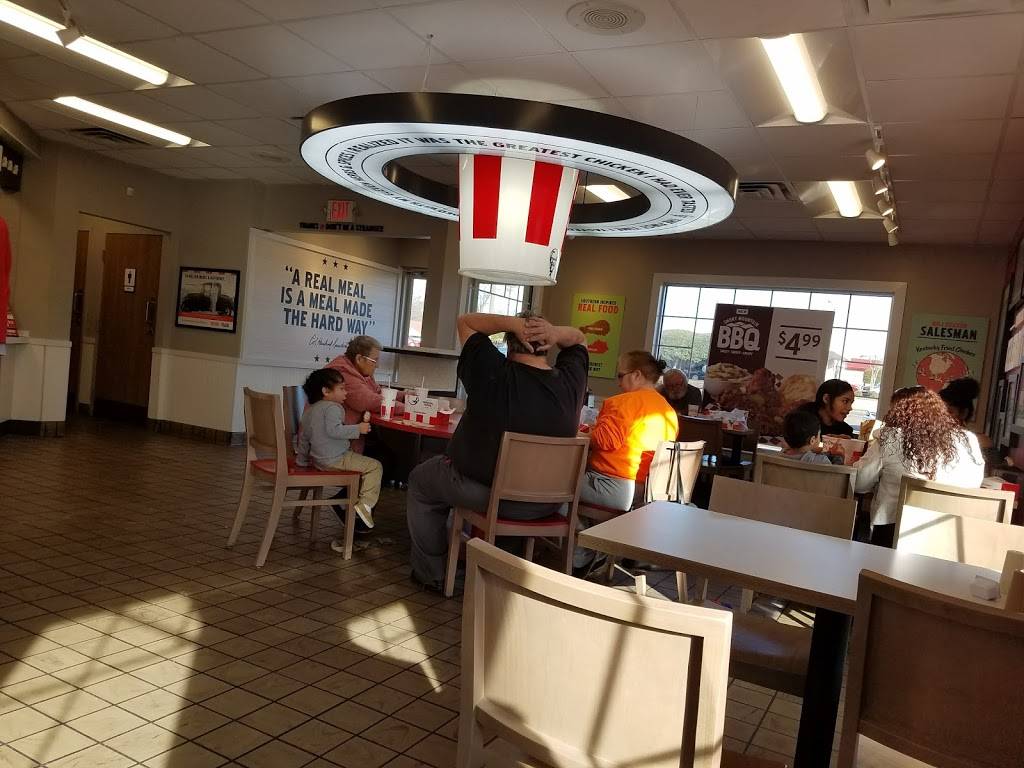 KFC | restaurant | 4306 Summer Ave, Memphis, TN 38122, USA | 9016856645 OR +1 901-685-6645