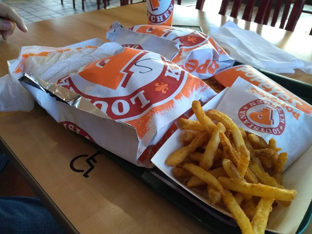 Popeyes Louisiana Kitchen | restaurant | 16826 I-45, Conroe, TX 77384, USA | 9362732235 OR +1 936-273-2235