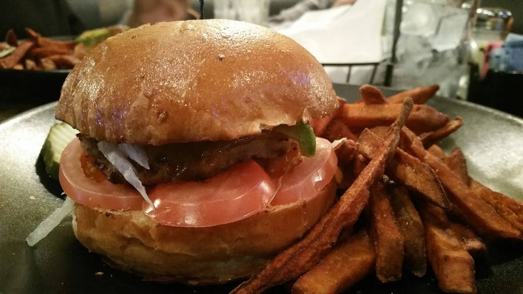 Shellhammers | restaurant | 9 University Dr, Newark, DE 19702, USA | 3027380758 OR +1 302-738-0758