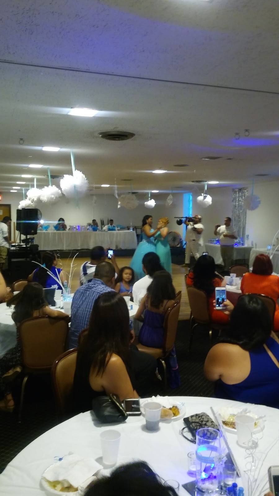 Town Hall Bowl and Banquet | restaurant | 5025 W 25th St, Cicero, IL 60804, USA | 7088630300 OR +1 708-863-0300