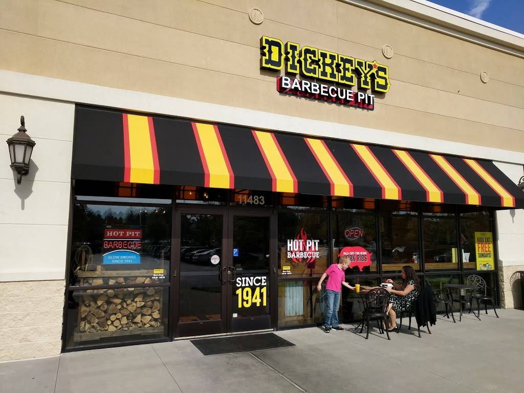 Dickeys Barbecue Pit | restaurant | 11483 Parkside Dr Ste 202, Knoxville, TN 37934, USA | 8656758227 OR +1 865-675-8227