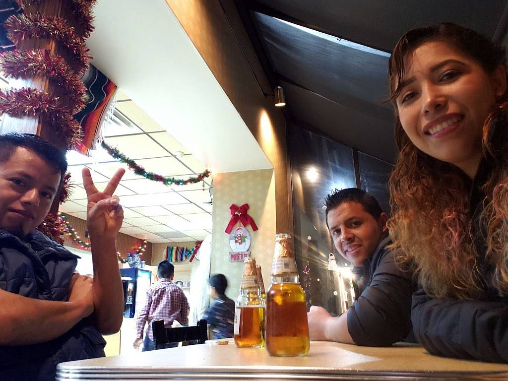 Restaurant Y Taqueria La Esperanza | restaurant | 2028 W Mitchell St, Milwaukee, WI 53204, USA | 4142128535 OR +1 414-212-8535