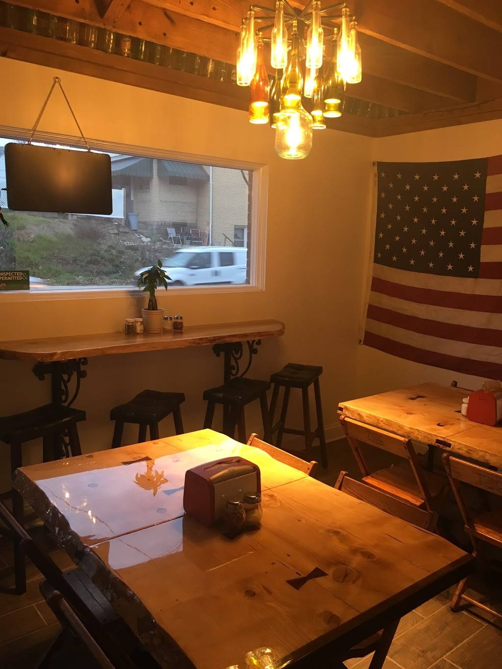 Burgh Bites Brick N Mortar | restaurant | 1709 E Railroad St, Heidelberg, PA 15106, USA | 4122760727 OR +1 412-276-0727