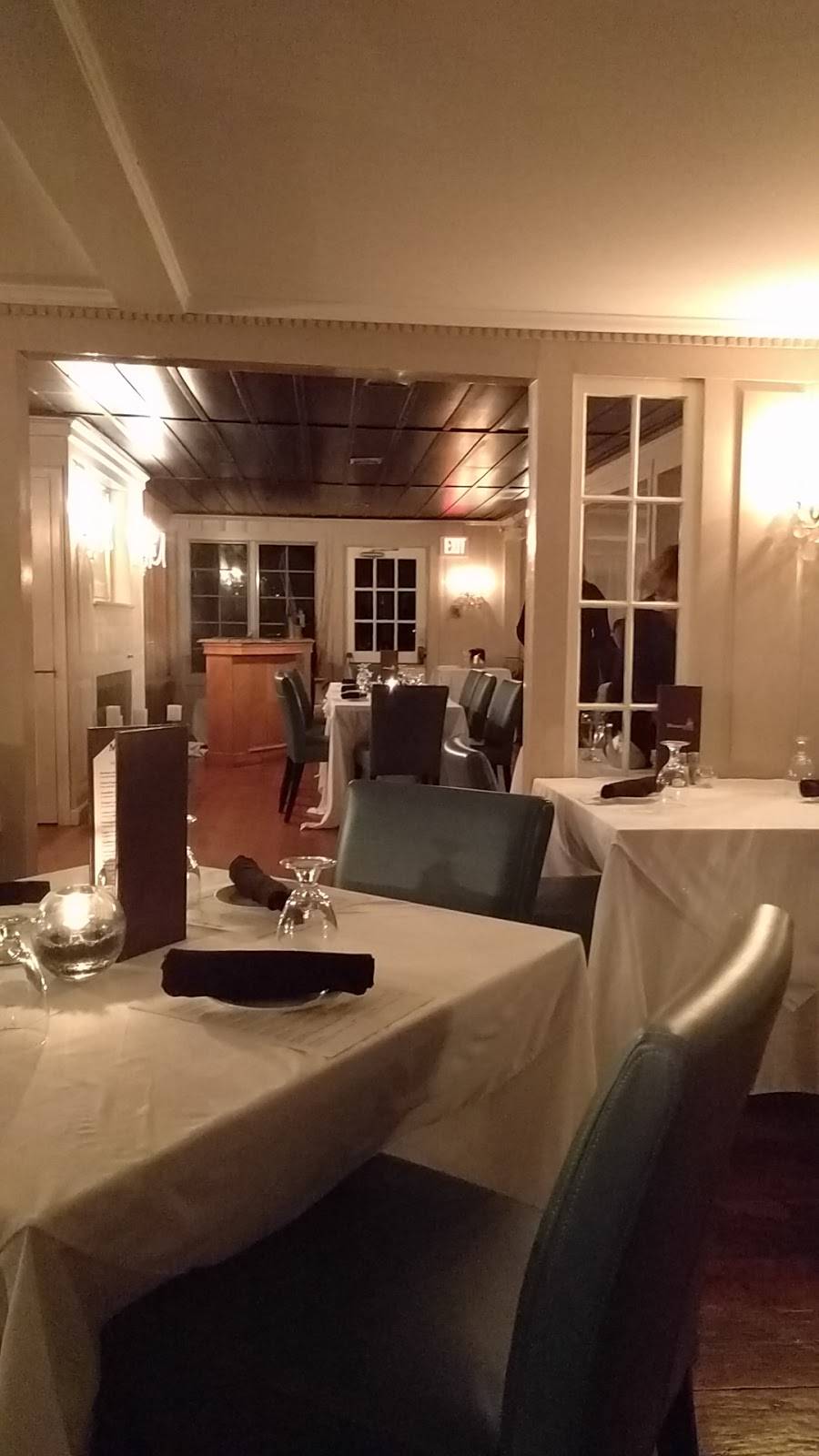 Mooncussers Tavern | restaurant | 86 Sisson Rd, Harwich Port, MA 02646, USA | 5084301230 OR +1 508-430-1230