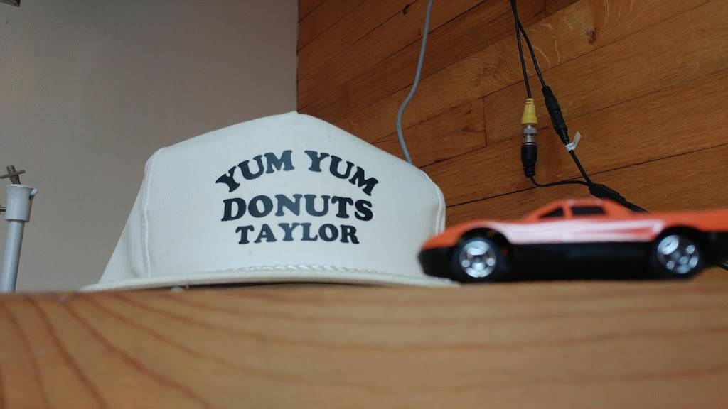 Yum Yum Donuts | bakery | 8284 Telegraph Rd, Taylor, MI 48180, USA | 7343740440 OR +1 734-374-0440