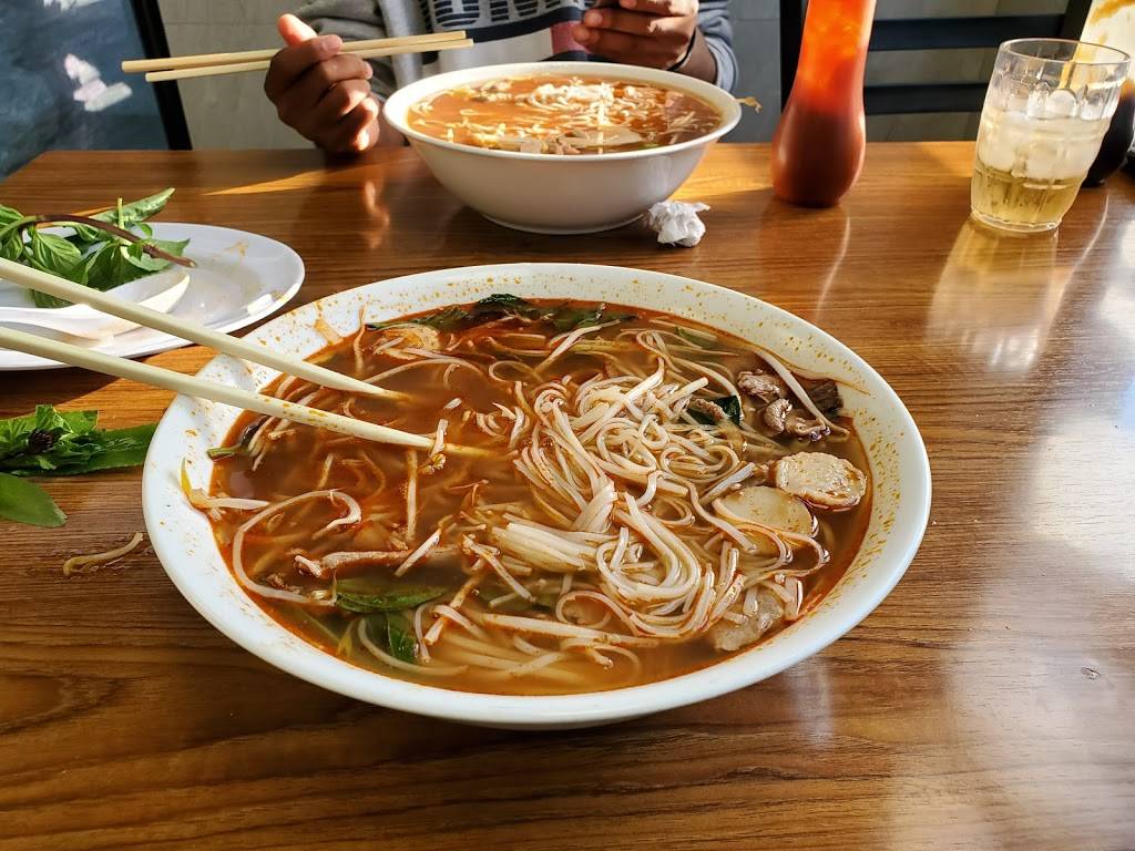 Pho Vietnam K&W | restaurant | 4-28 Cedar St S, Kitchener, ON N2G 3L3, Canada | 5198046738 OR +1 519-804-6738