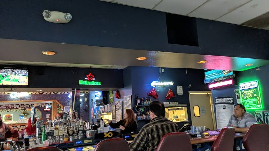 Sneakers Bar & Grill | restaurant | 13870 Stead Blvd A, Reno, NV 89506, USA | 7759725529 OR +1 775-972-5529