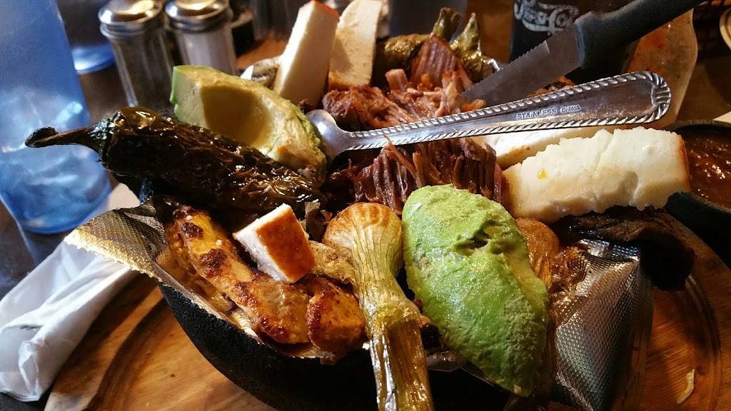 Los Compadres | restaurant | 2825 6th St SW, Cedar Rapids, IA 52404, USA | 3198261870 OR +1 319-826-1870