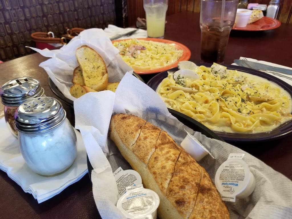 Padrinos Italian Restaurant | restaurant | 135 Beckley Crossing Shopping Center, Beckley, WV 25801, USA | 3042562001 OR +1 304-256-2001