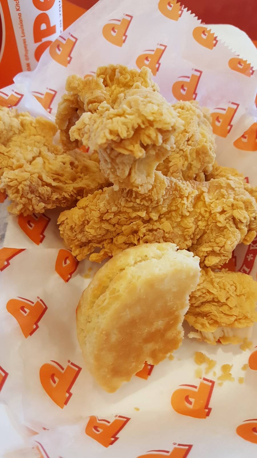Popeyes Louisiana Kitchen | restaurant | 835 Foothills Mall Dr, Maryville, TN 37801, USA | 8652335833 OR +1 865-233-5833