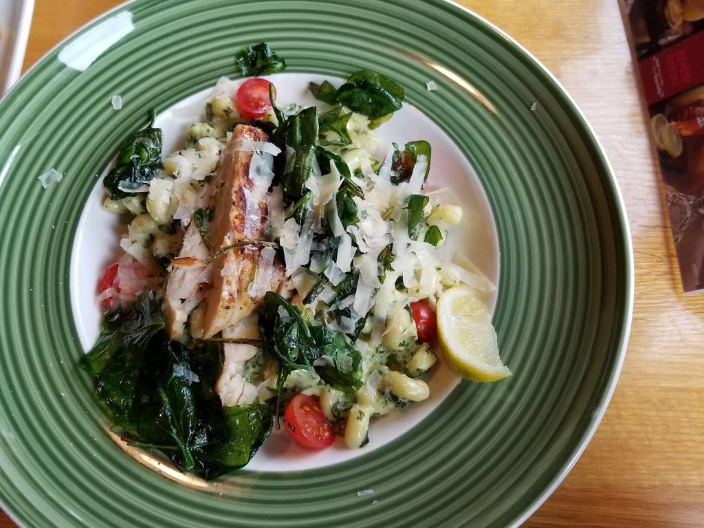 Applebees Grill + Bar | restaurant | 5110 E Bay Dr, Clearwater, FL 33764, USA | 7275396388 OR +1 727-539-6388