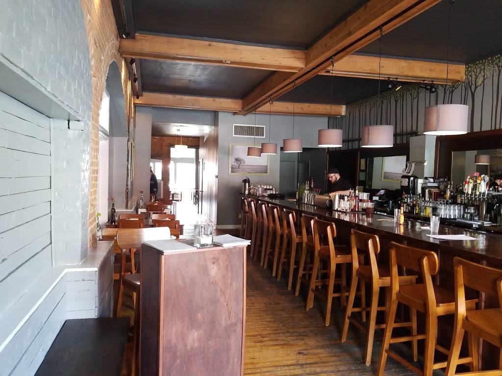 Ollie Food + Spirits | restaurant | 42 E Cross St, Ypsilanti, MI 48198, USA | 7344828050 OR +1 734-482-8050