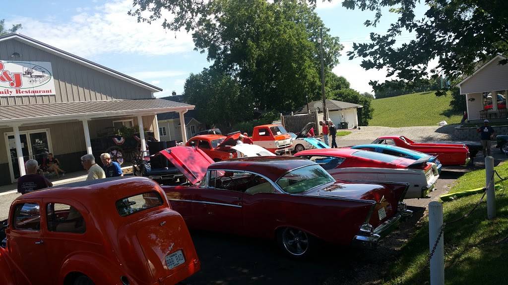 P & J Family Restaurant LLC | restaurant | 100 Locust St, De Kalb, MO 64440, USA | 8166853080 OR +1 816-685-3080