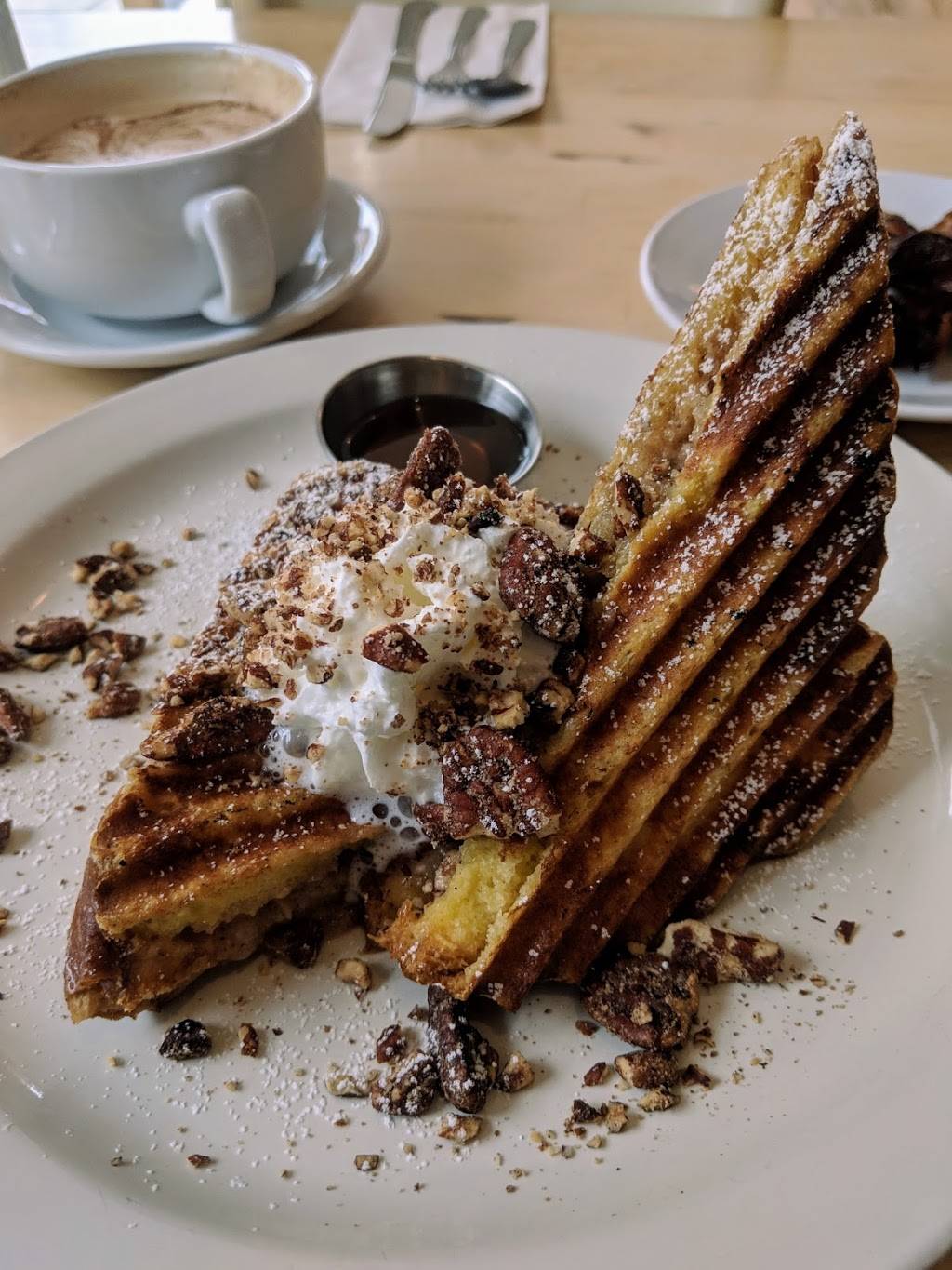 Commonwealth On Queen | cafe | 301 N Queen St, Lancaster, PA 17603, USA | 7172083394 OR +1 717-208-3394