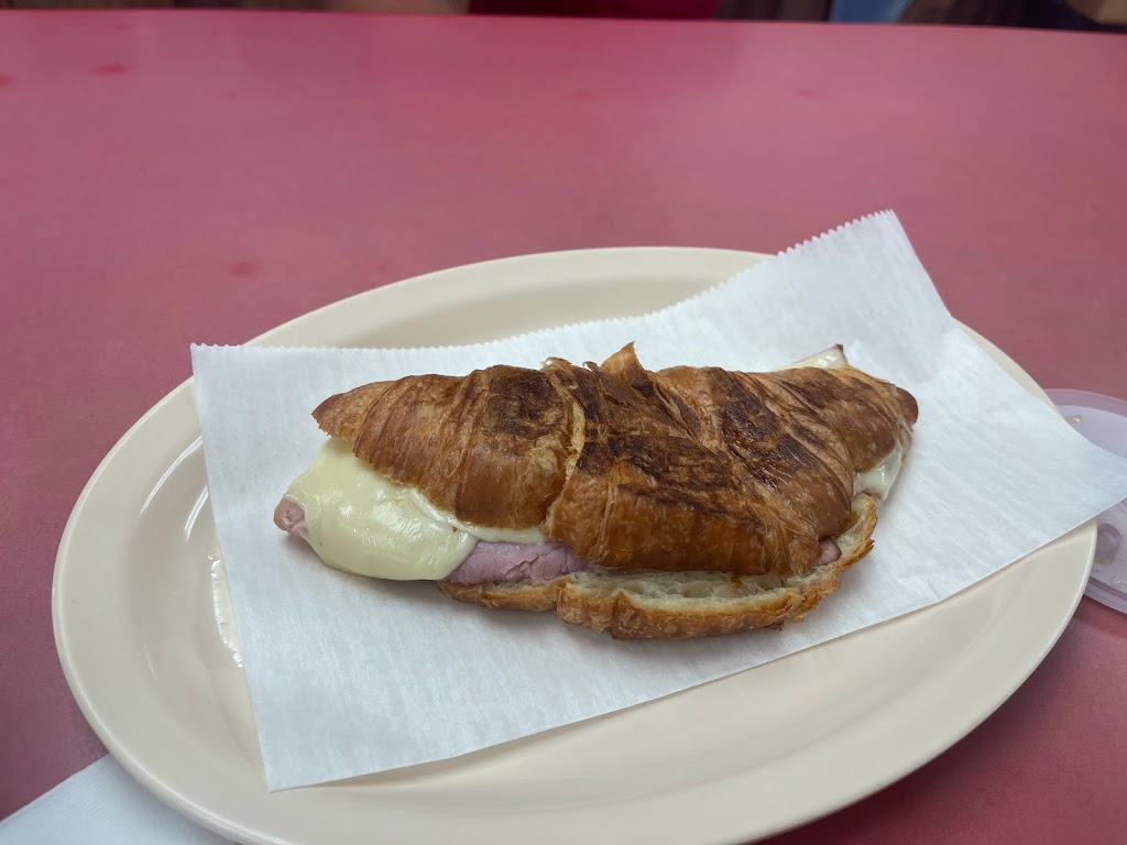 Epicentro Cafe 24 Horas | restaurant | 4197 E 4th Ave, Hialeah, FL 33013, USA | 3056814449 OR +1 305-681-4449