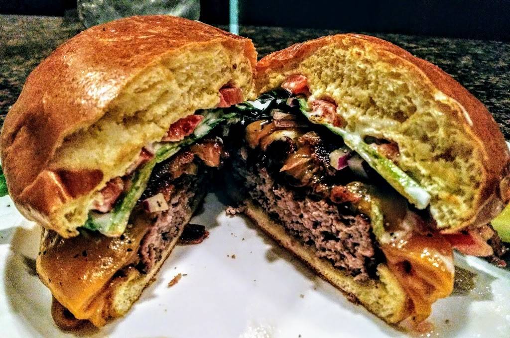 Growlers Bar & Grille | restaurant | 4402 E Washington Ave, Madison, WI 53704, USA | 6082444703 OR +1 608-244-4703