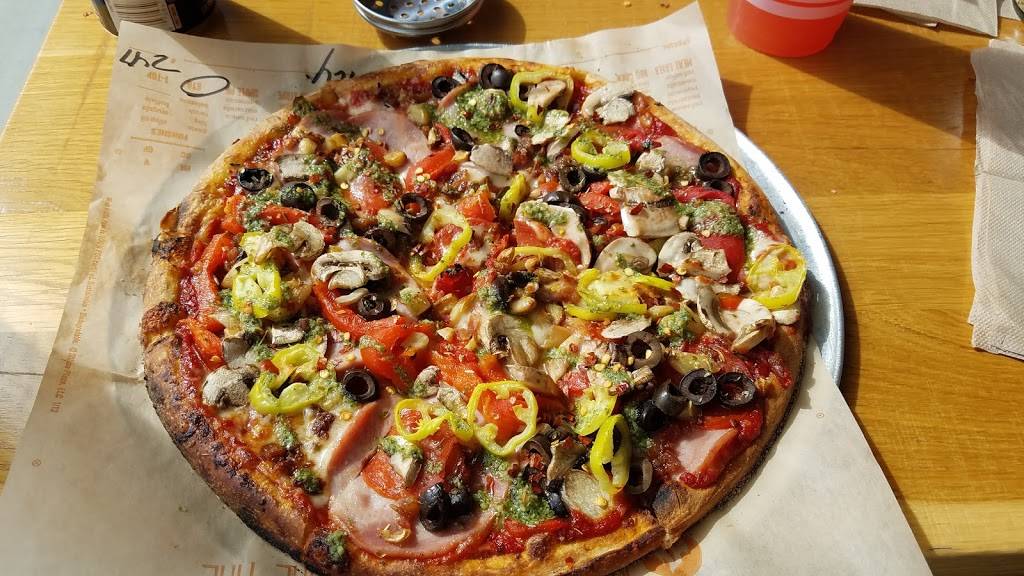 Blaze Pizza | meal takeaway | 6550 N Sheridan Rd, Chicago, IL 60626, USA | 7735361398 OR +1 773-536-1398