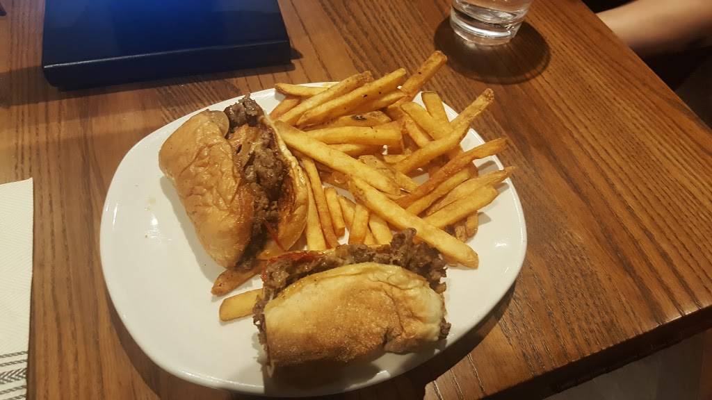 Outback Steakhouse | restaurant | 4004 S Mooney Blvd, Visalia, CA 93277, USA | 5593343842 OR +1 559-334-3842