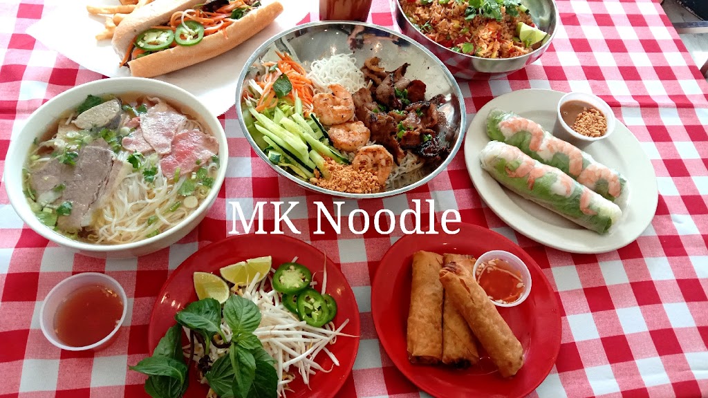 MK NOODLE PHO | restaurant | 3341 N Lincoln Ave, Chicago, IL 60657, USA | 7736451998 OR +1 773-645-1998