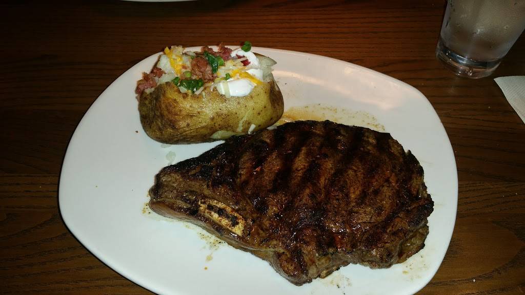 Outback Steakhouse | restaurant | 4004 S Mooney Blvd, Visalia, CA 93277, USA | 5593343842 OR +1 559-334-3842
