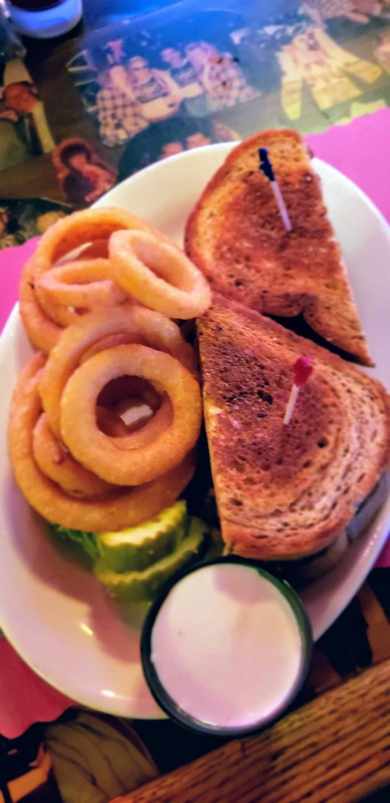 Sneekers Cafe | restaurant | 568 Poquonnock Rd, Groton, CT 06340, USA | 8604451967 OR +1 860-445-1967