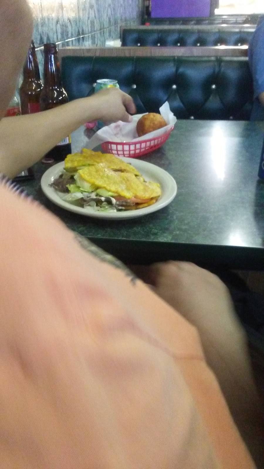 La Borincana | restaurant | 1820 South 13th Street, Milwaukee, WI 53204, USA | 4146720200 OR +1 414-672-0200