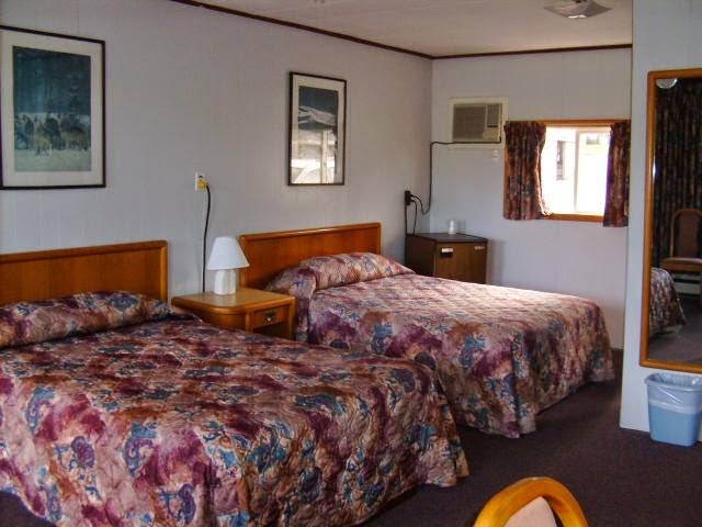 Kit-Wat Marina Motel Restaurant | restaurant | 71 Sauble Falls Rd, Sauble Beach, ON N0H 2G0, Canada | 5194221282 OR +1 519-422-1282