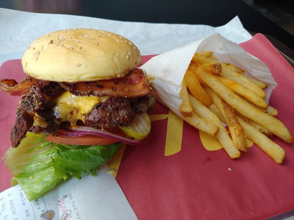 Hi-Pointe Drive-In | restaurant | 634 Washington Ave, St. Louis, MO 63101, USA | 3144058274 OR +1 314-405-8274