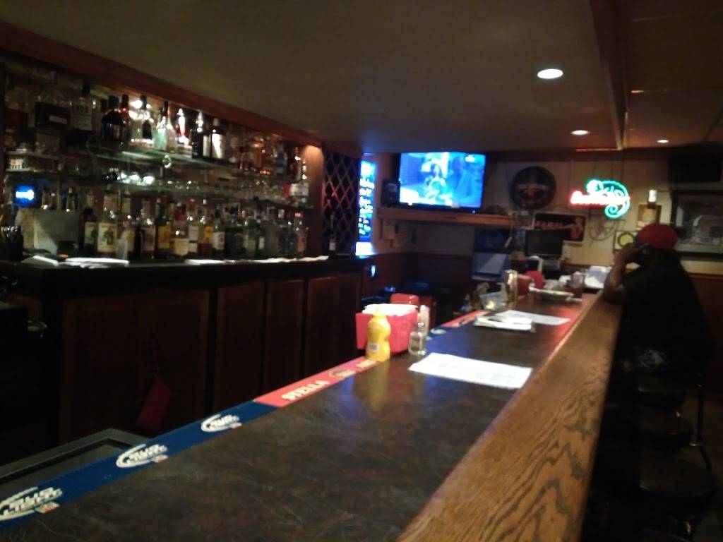 Vinnys Bar & Grill | restaurant | 2229 Dryden Rd, Moraine, OH 45439, USA | 9372992520 OR +1 937-299-2520