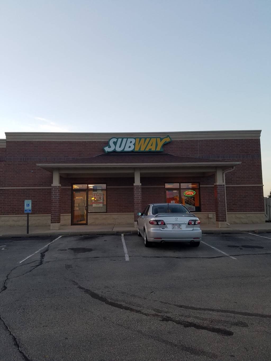 Subway | restaurant | 512 S Main St, Pardeeville, WI 53954, USA | 6084299252 OR +1 608-429-9252