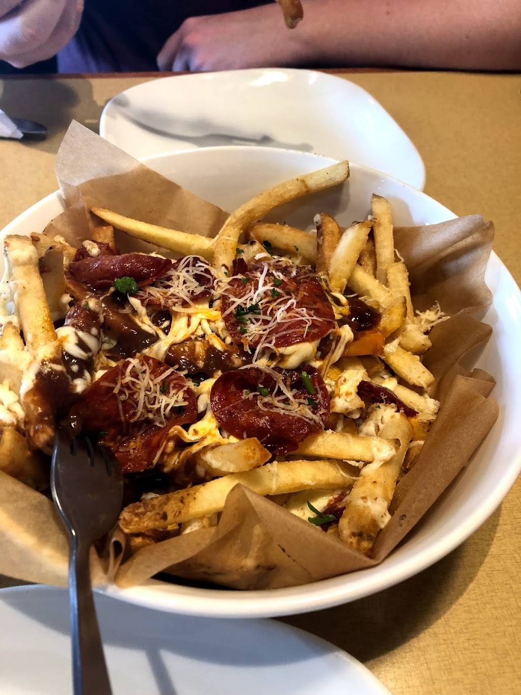 Boston Pizza | restaurant | 180 Bell Blvd, Belleville, ON K8P 5L2, Canada | 6139662444 OR +1 613-966-2444