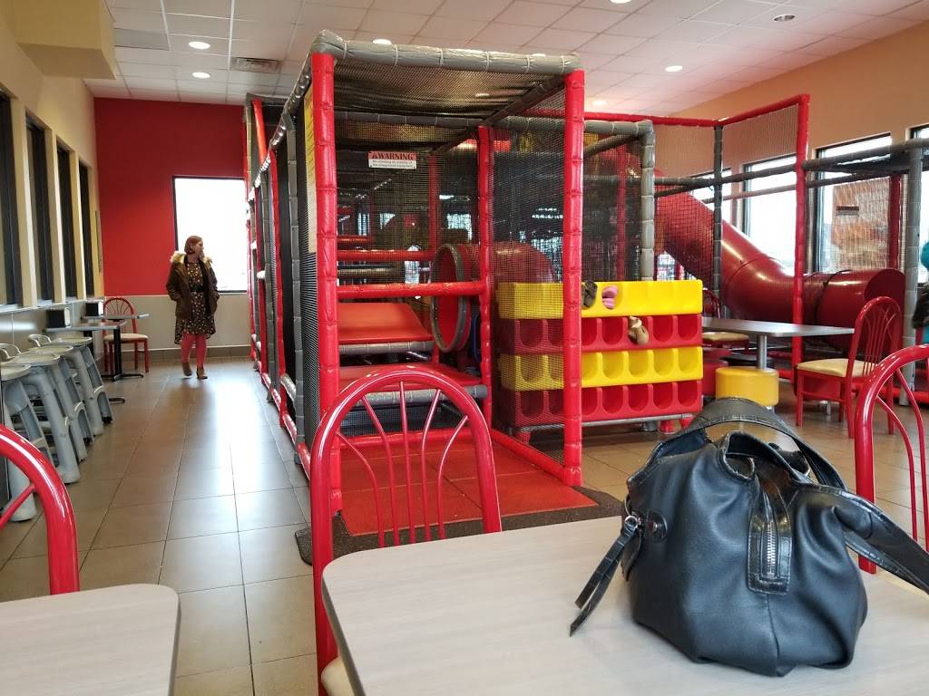 Hardees | restaurant | 759 W Johnson St, Fond du Lac, WI 54935, USA | 9209223434 OR +1 920-922-3434