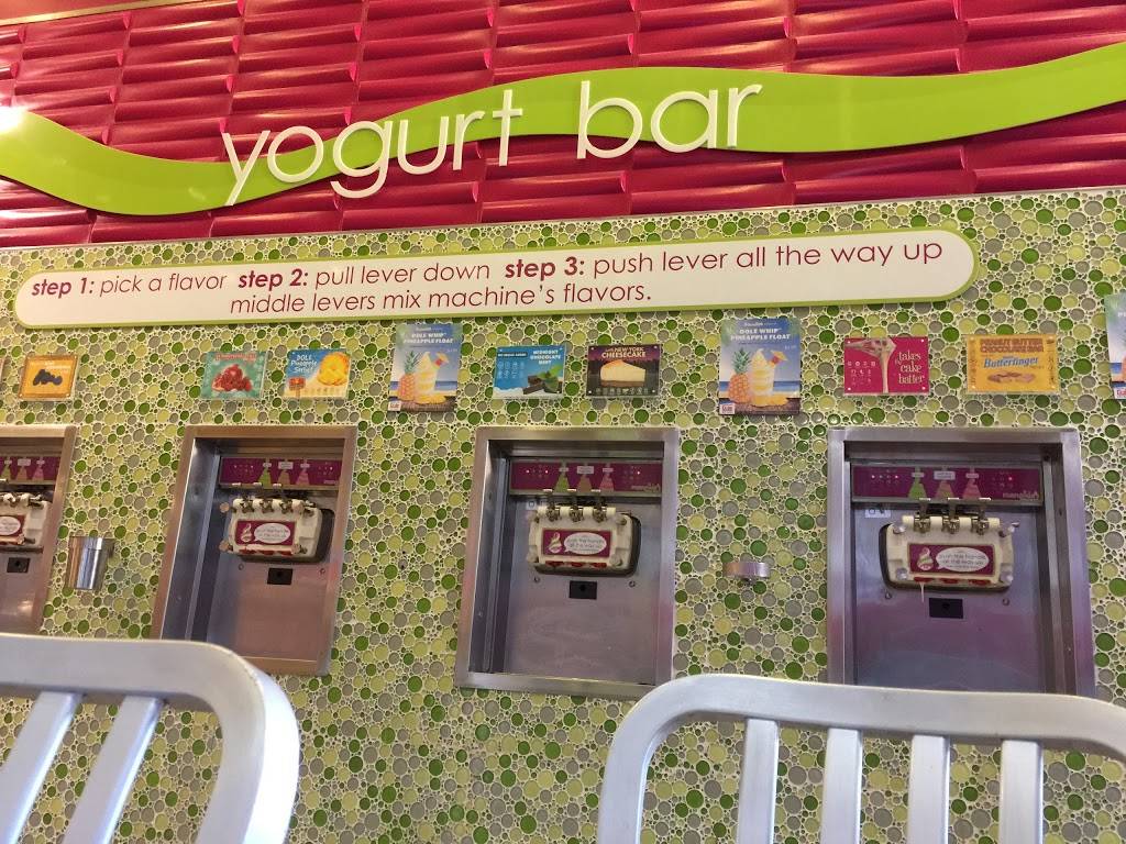 Menchies Frozen Yogurt | bakery | 6731 1, 2, Fallbrook Ave, West Hills, CA 91307, USA | 8187037300 OR +1 818-703-7300
