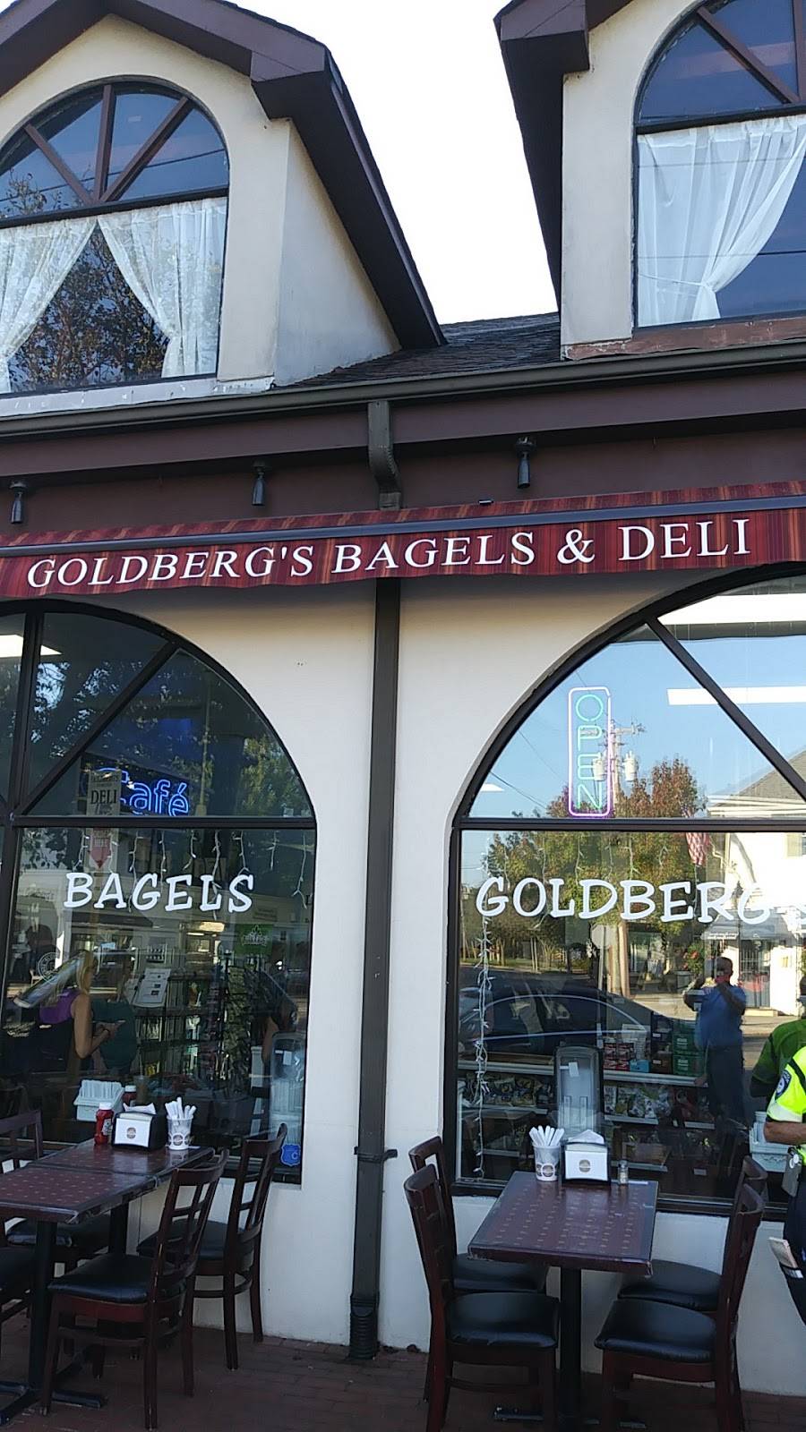 Goldbergs Famous Deli & Restaurant | bakery | 65 Main St, Westhampton Beach, NY 11978, USA | 6319983878 OR +1 631-998-3878