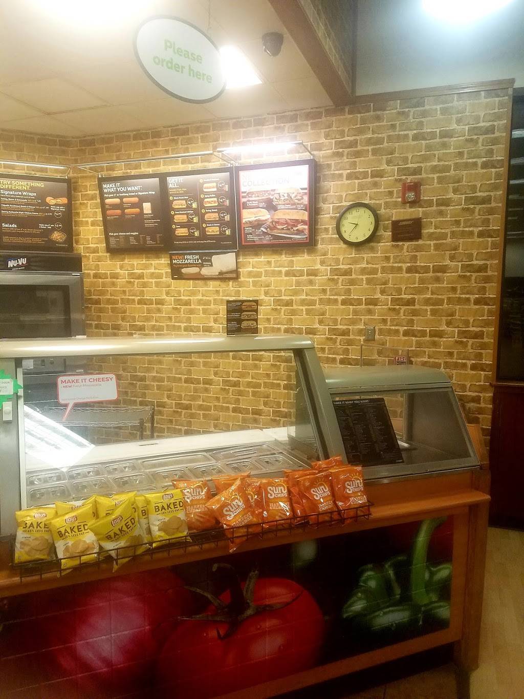 Subway | restaurant | 2184 Hollywood Dr, Jackson, TN 38305, USA | 7316646644 OR +1 731-664-6644