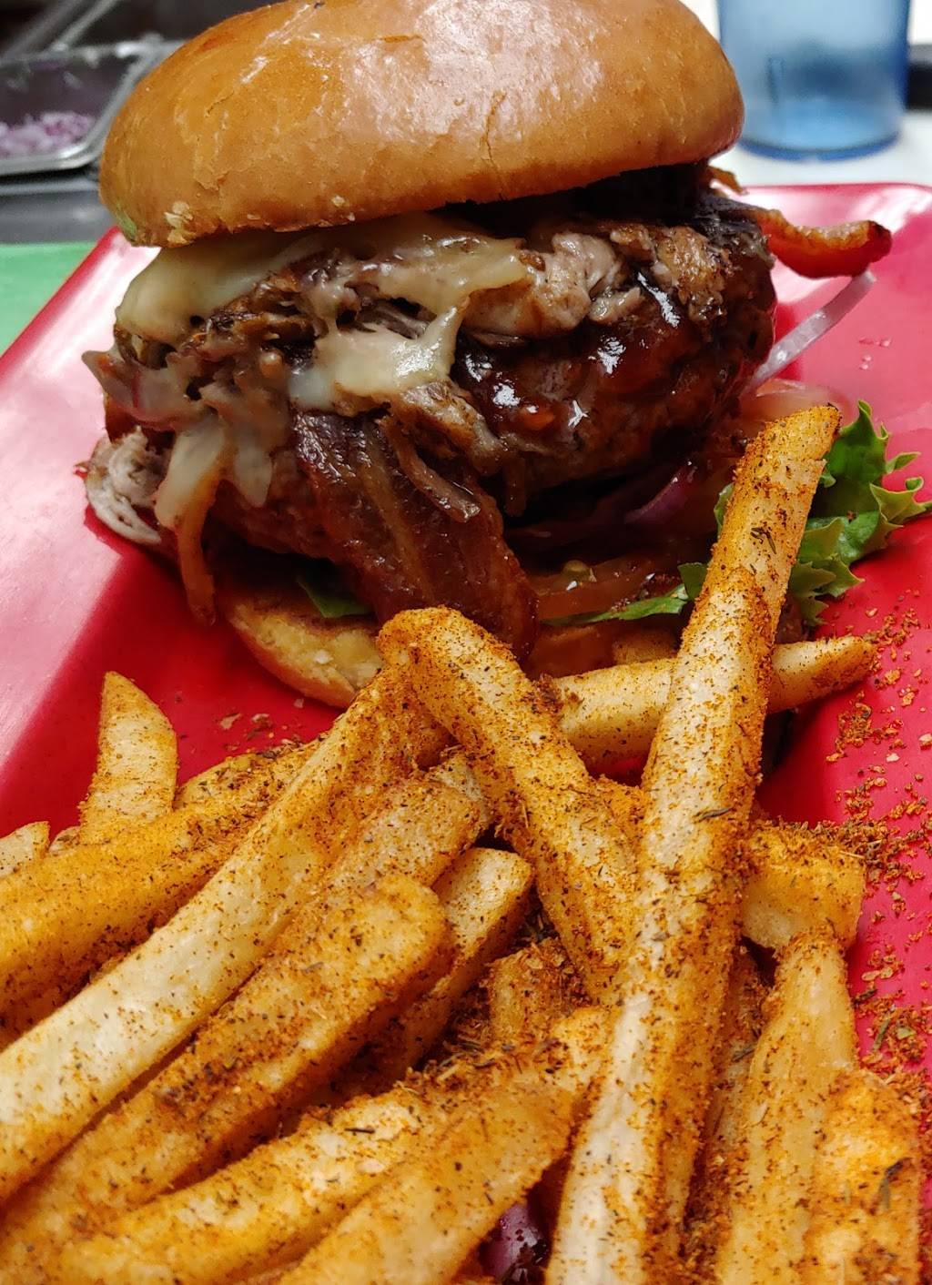 The Varsity Sports Bar And Grill | restaurant | 8112 Beechmont Ave, Cincinnati, OH 45255, USA | 5134743600 OR +1 513-474-3600