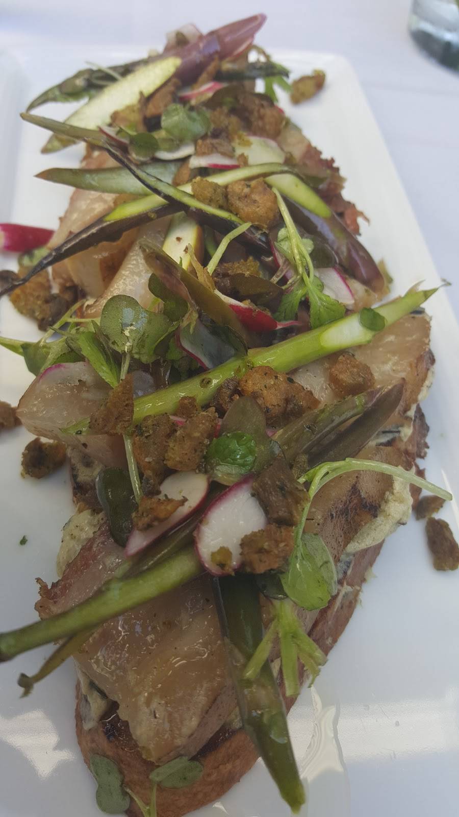 Roosters - A Noble Grille | restaurant | 380 Knollwood St, Winston-Salem, NC 27103, USA | 3367778477 OR +1 336-777-8477