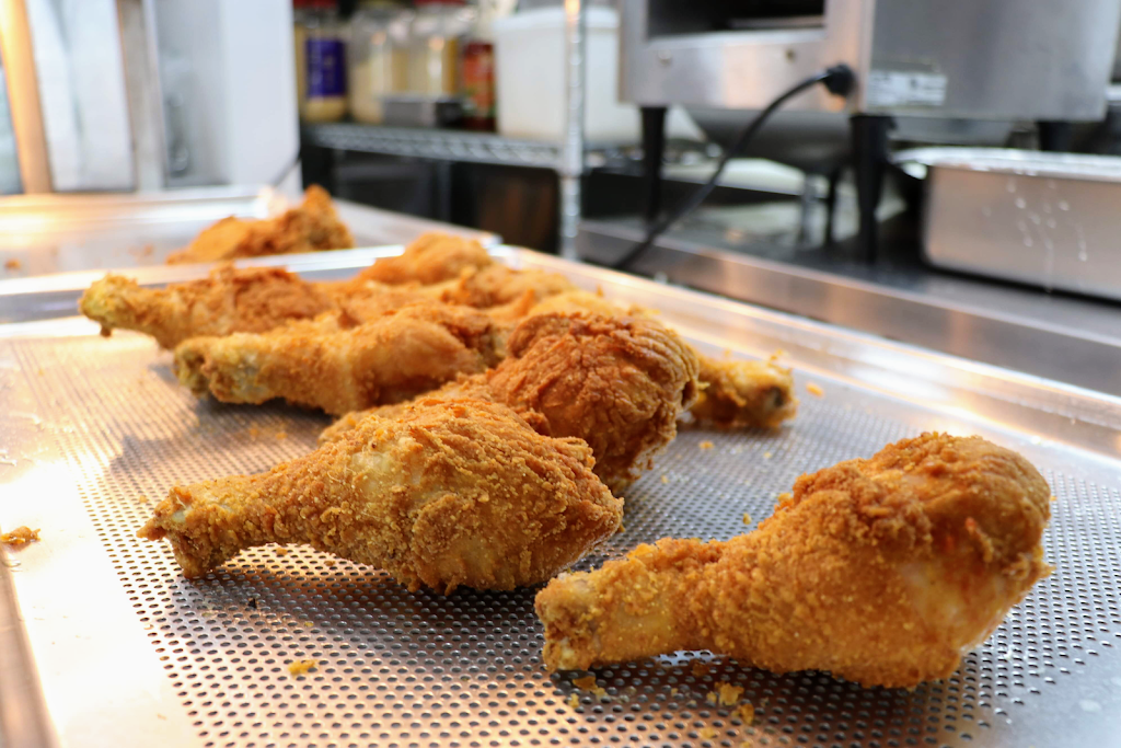 Legends Fish and Chicken | restaurant | 4779 Rockbridge Rd SW, Stone Mountain, GA 30083, USA | 4046008811 OR +1 404-600-8811