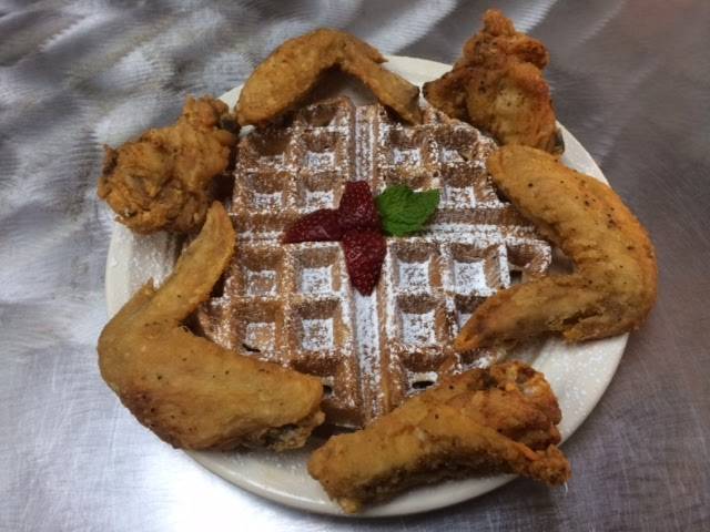 Smokey Johns Bar-B-Que & Home Cooking | restaurant | 1820 W Mockingbird Ln, Dallas, TX 75235, USA | 2143522752 OR +1 214-352-2752