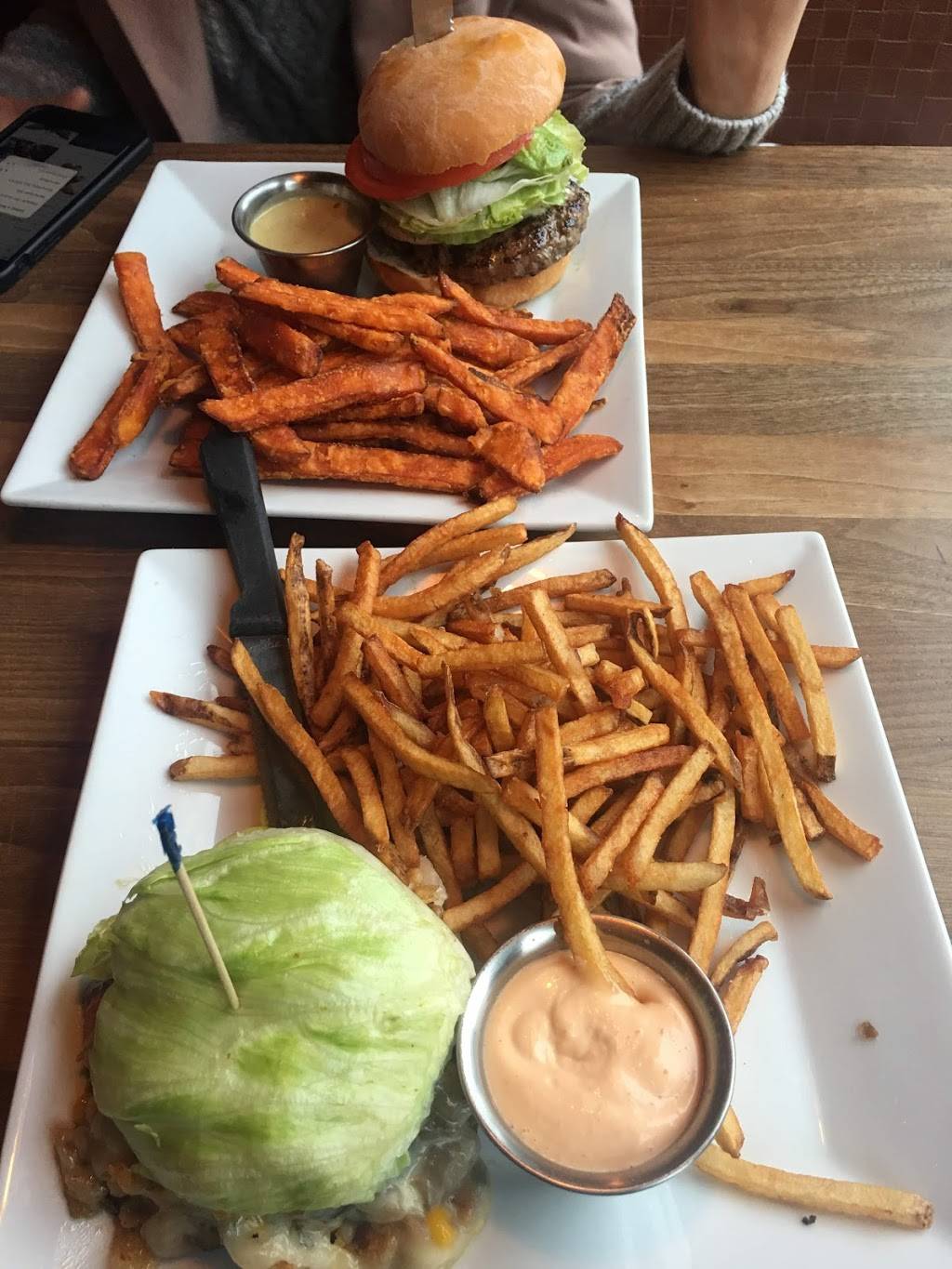 Flipside Burgers & Bar | restaurant | 1125 Post Rd, Fairfield, CT 06824, USA | 2032928233 OR +1 203-292-8233