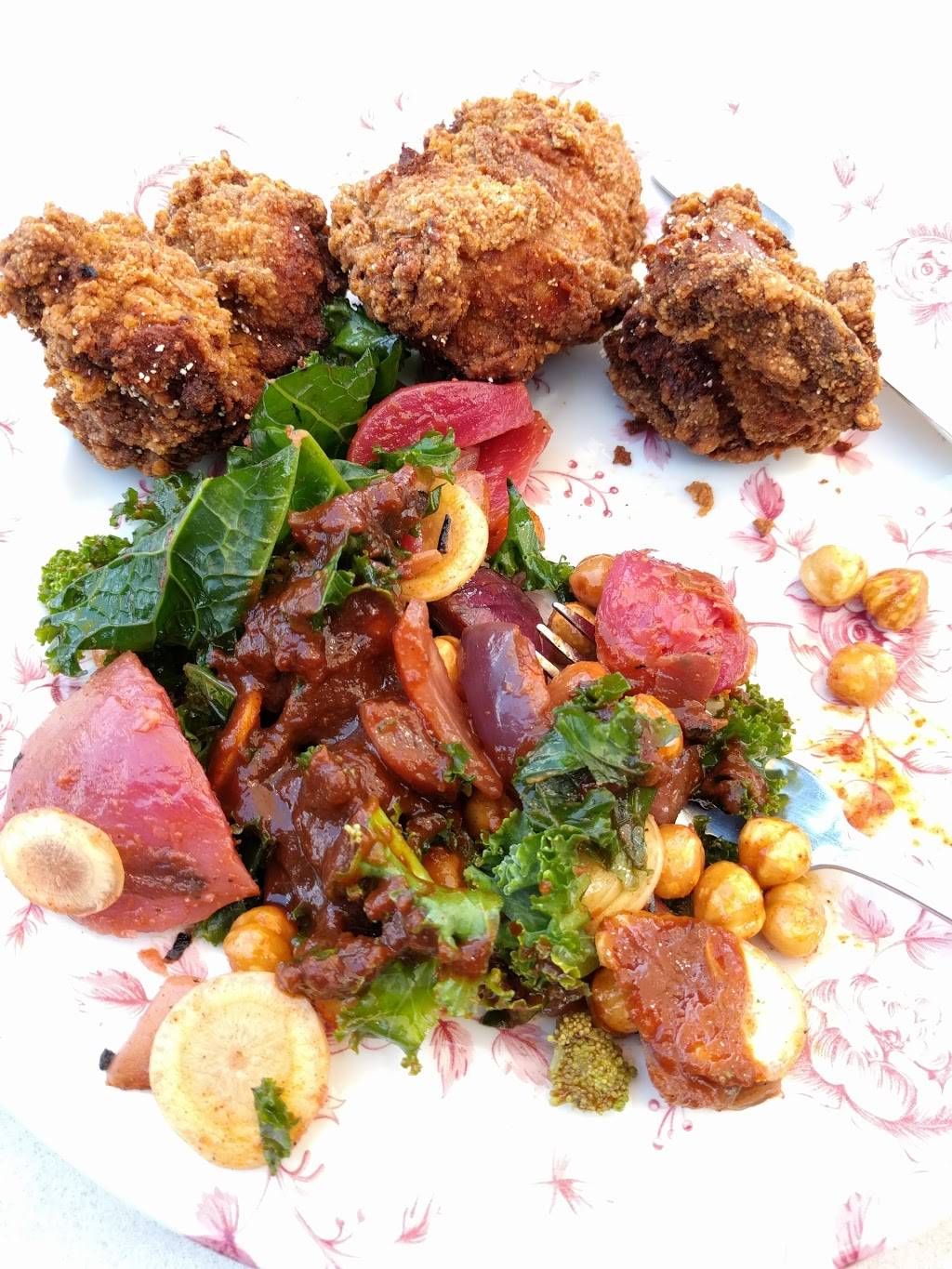 Public Greens | restaurant | 900 E 64th St, Indianapolis, IN 46220, USA | 3179640865 OR +1 317-964-0865