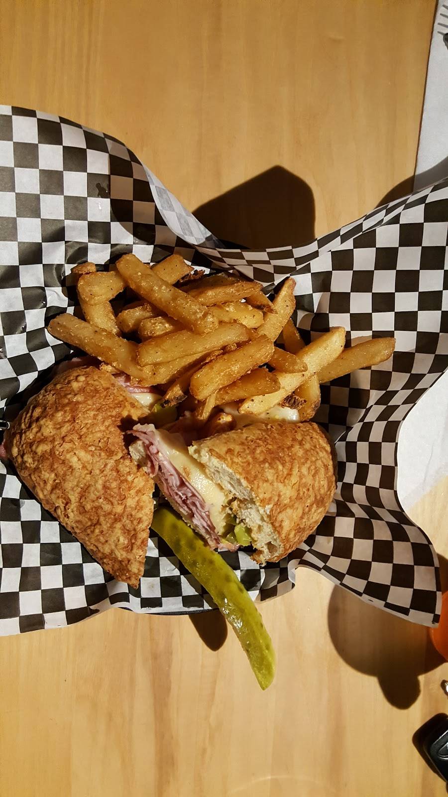 McSeagull’s Restaurant | restaurant | 14 Wharf St, Boothbay Harbor, ME 04538, USA | 2076335900 OR +1 207-633-5900