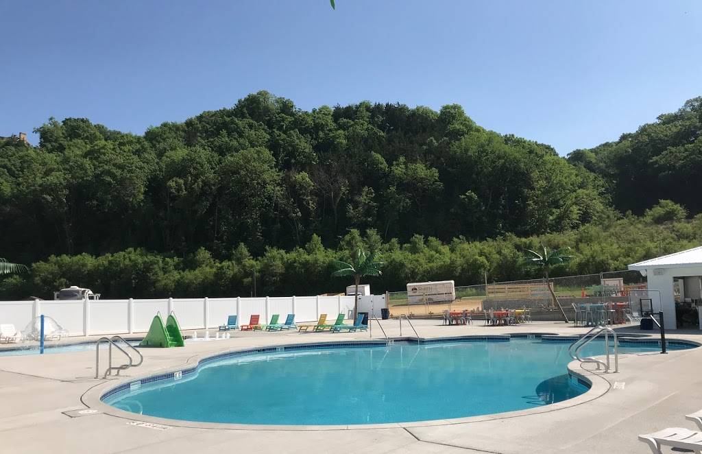 Coconut Cove Resort | restaurant | 1549 Bluff Rd, Hazel Green, WI 53811, USA | 6087485480 OR +1 608-748-5480