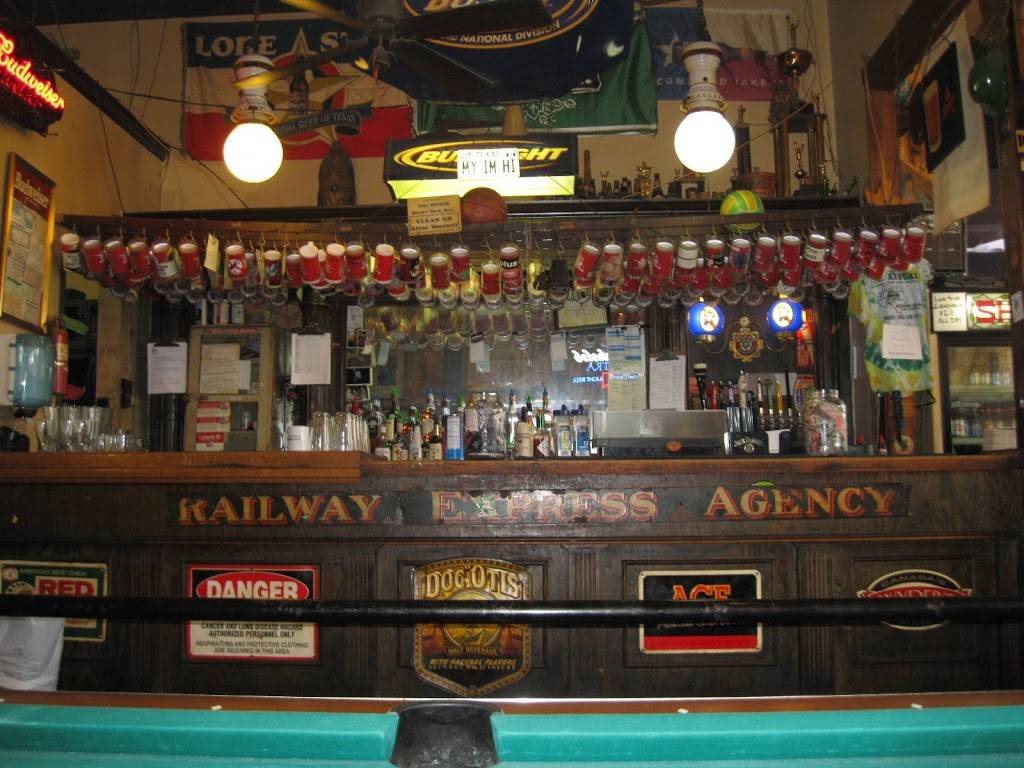 Showdown | restaurant | 207 E Hutchison St, San Marcos, TX 78666, USA | 5123927282 OR +1 512-392-7282